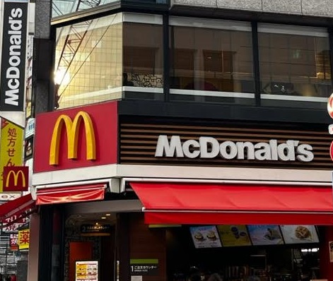 新宿駅からBeeミュージックスクール新宿校までの道のりにあるマクドナルド